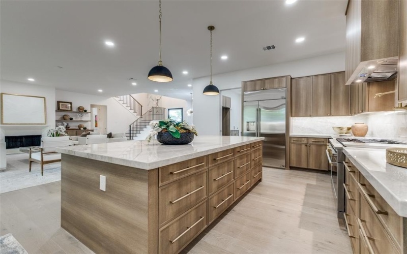 3144 La Kenta Circle, Farmers Branch, TX 75234, 5 Bedrooms Bedrooms, ,6 BathroomsBathrooms,Residential,For Sale,3144 La Kenta Circle,20920252