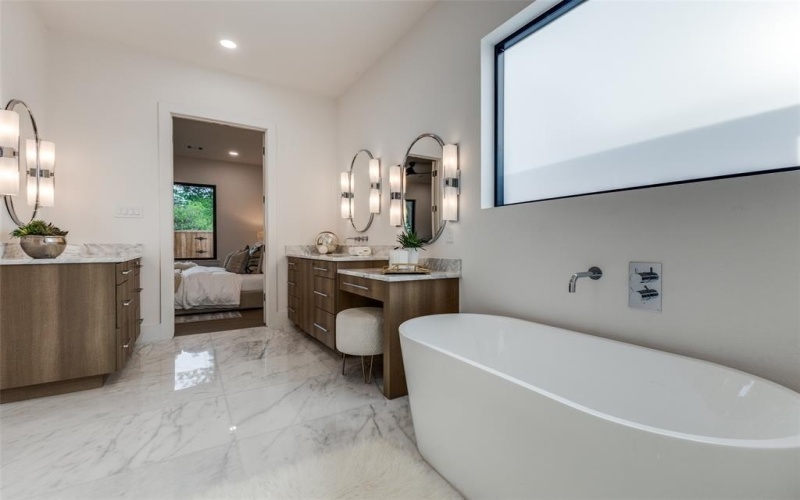 3144 La Kenta Circle, Farmers Branch, TX 75234, 5 Bedrooms Bedrooms, ,6 BathroomsBathrooms,Residential,For Sale,3144 La Kenta Circle,20920252