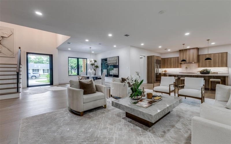 3144 La Kenta Circle, Farmers Branch, TX 75234, 5 Bedrooms Bedrooms, ,6 BathroomsBathrooms,Residential,For Sale,3144 La Kenta Circle,20920252