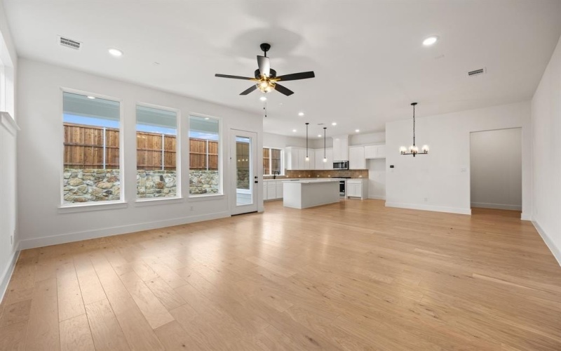 300 Chestnut Street, Celina, TX 75009, 3 Habitaciones Habitaciones , ,2 BañosBaños,Residential,En Venta,300 Chestnut Street,20933297