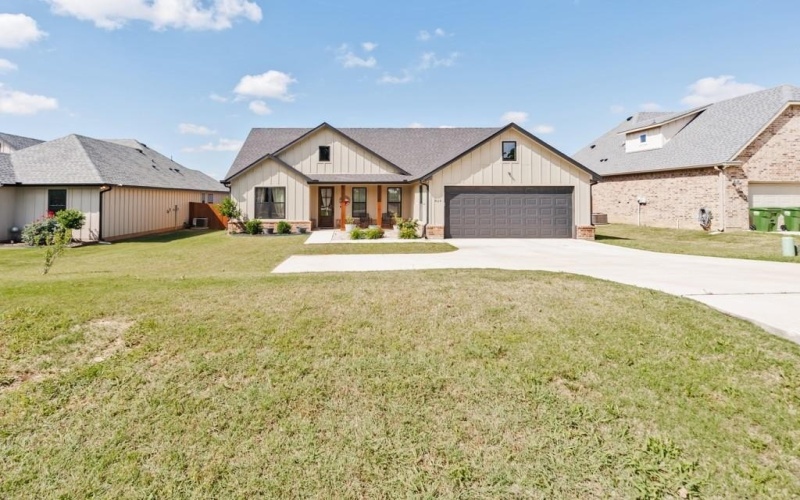 825 Holbrook Road, Springtown, TX 76082, 3 Bedrooms Bedrooms, ,2 BathroomsBathrooms,Residential,For Sale,825 Holbrook Road,20931905