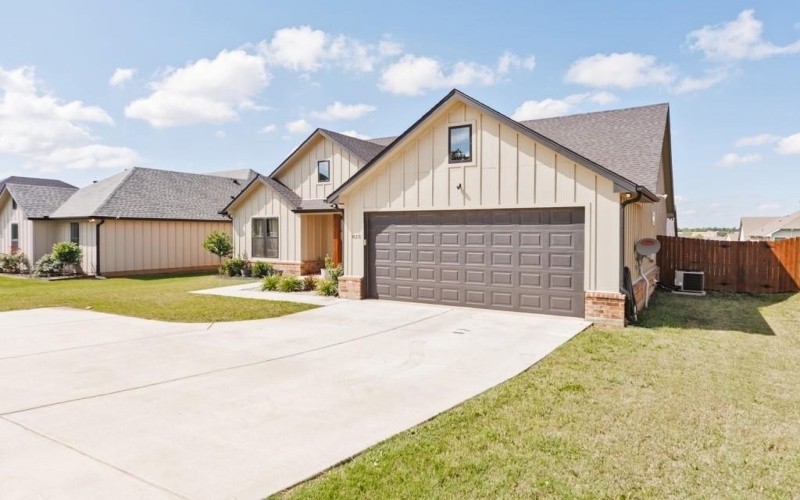 825 Holbrook Road, Springtown, TX 76082, 3 Bedrooms Bedrooms, ,2 BathroomsBathrooms,Residential,For Sale,825 Holbrook Road,20931905