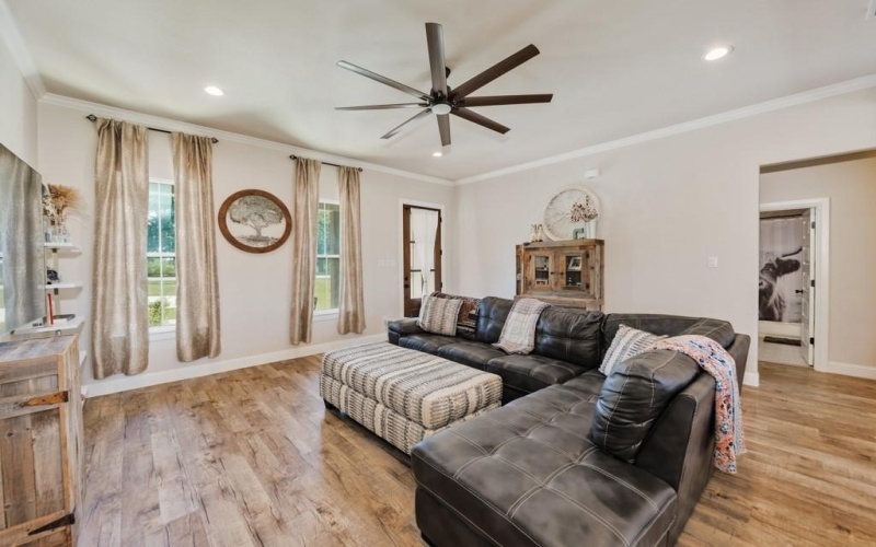 825 Holbrook Road, Springtown, TX 76082, 3 Bedrooms Bedrooms, ,2 BathroomsBathrooms,Residential,For Sale,825 Holbrook Road,20931905