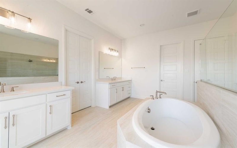 1933 Grand Avenue, Rockwall, TX 75087, 4 Habitaciones Habitaciones , ,5 BañosBaños,Residential,En Venta,1933 Grand Avenue,0,20924069