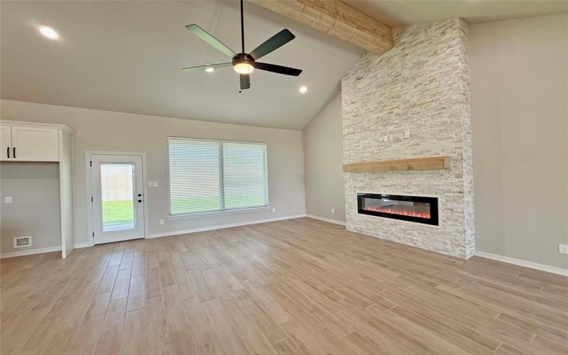 203 Lasso Loop, Lorena, TX 76655, 3 Bedrooms Bedrooms, ,2 BathroomsBathrooms,Residential,For Sale,203 Lasso Loop,227300