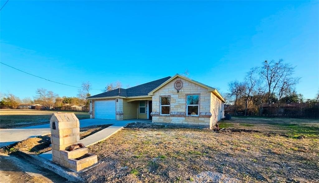 106 Country Club Drive, Marlin, TX 76661, 3 Bedrooms Bedrooms, ,2 BathroomsBathrooms,Residential,For Sale,106 Country Club Drive,227486