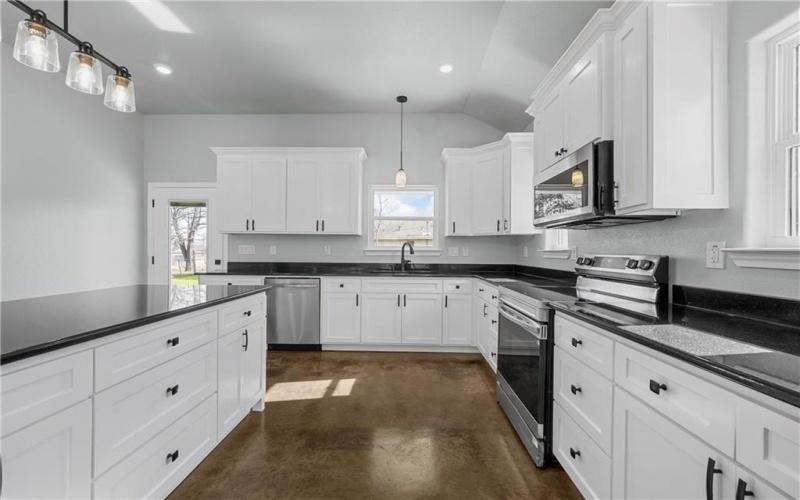 905 Ave E, Moody, TX 76557, 4 Bedrooms Bedrooms, ,2 BathroomsBathrooms,Residential,For Sale,905 Ave E,227663
