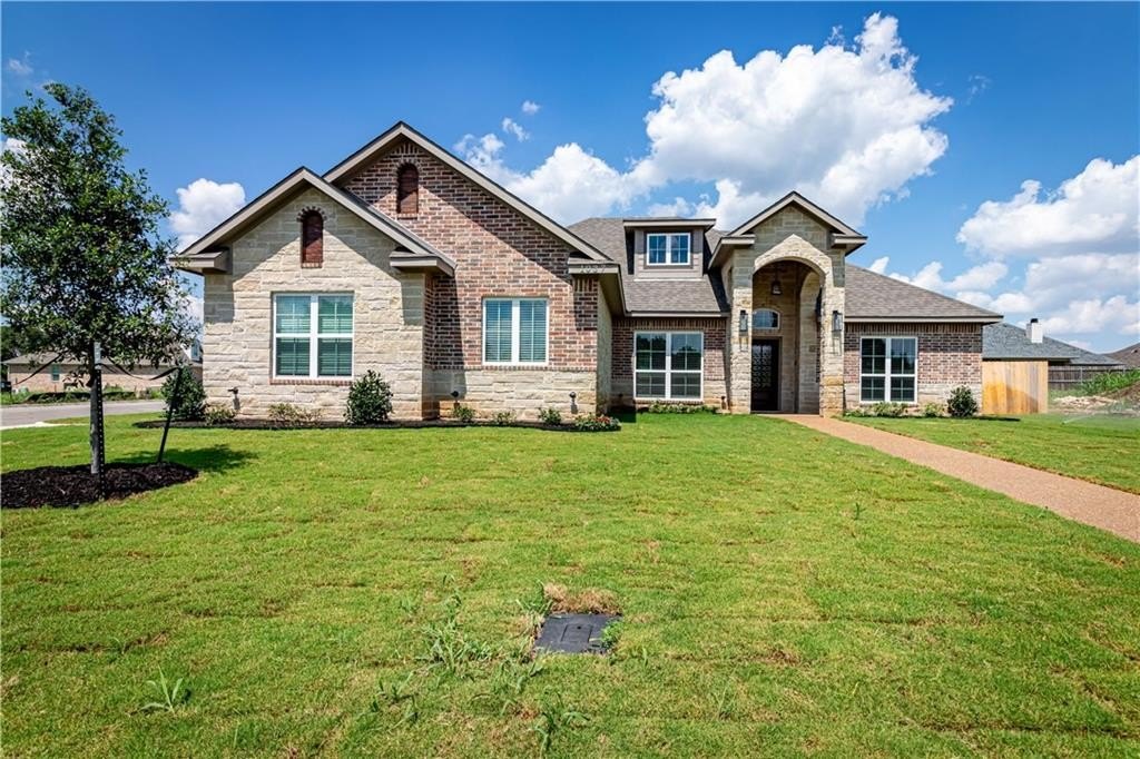 1037 Queen Elizabeth Drive, McGregor, TX 76657, 3 Habitaciones Habitaciones , ,2 BañosBaños,Residential,En Venta,1037 Queen Elizabeth Drive,227725