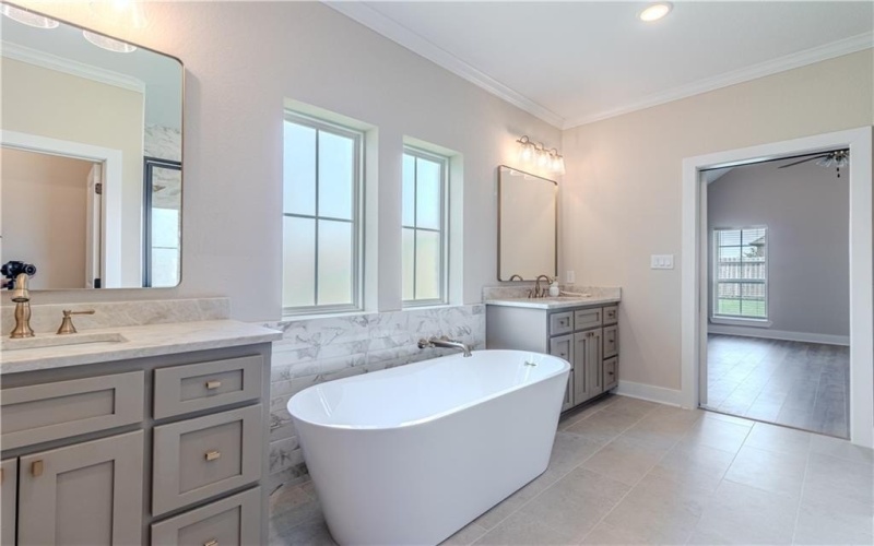 1037 Queen Elizabeth Drive, McGregor, TX 76657, 3 Habitaciones Habitaciones , ,2 BañosBaños,Residential,En Venta,1037 Queen Elizabeth Drive,227725