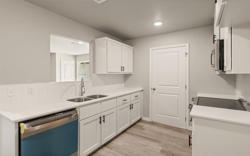 216 Melissa Street, Eddy, TX 76524, ,Residential Multi Family,En Venta,216 Melissa Street,227840
