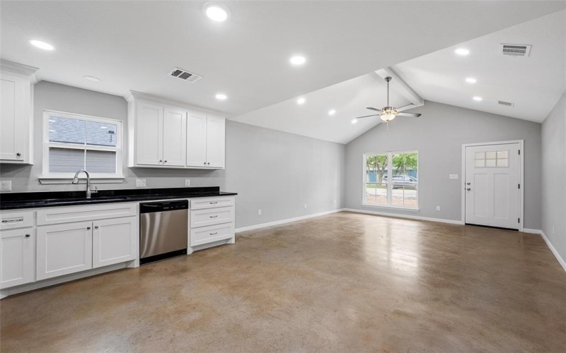 383 E Burleson Street, Mart, TX 76664, 3 Habitaciones Habitaciones , ,2 BañosBaños,Residential,En Venta,383 E Burleson Street,228453