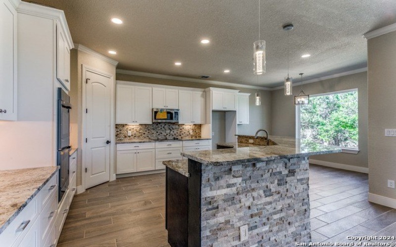 929 MOONLIGHT DR, Canyon Lake, TX 78133-6074, 4 Habitaciones Habitaciones , ,3 BañosBaños,Residential,En Venta,929 MOONLIGHT DR,1866377