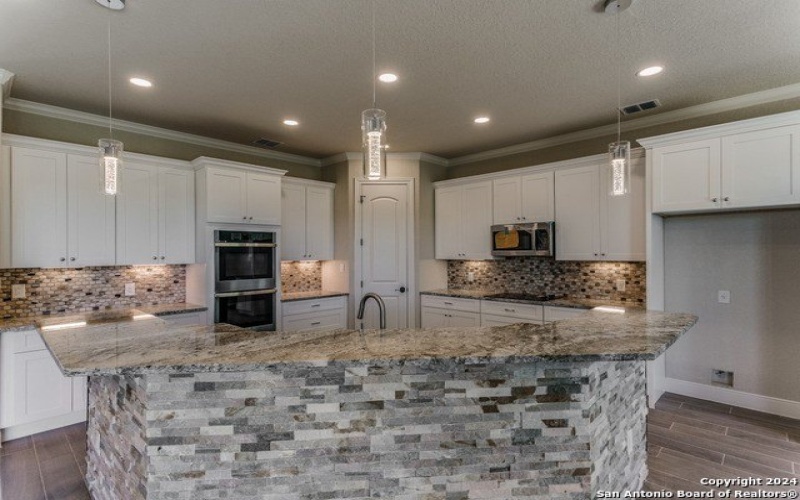 929 MOONLIGHT DR, Canyon Lake, TX 78133-6074, 4 Habitaciones Habitaciones , ,3 BañosBaños,Residential,En Venta,929 MOONLIGHT DR,1866377
