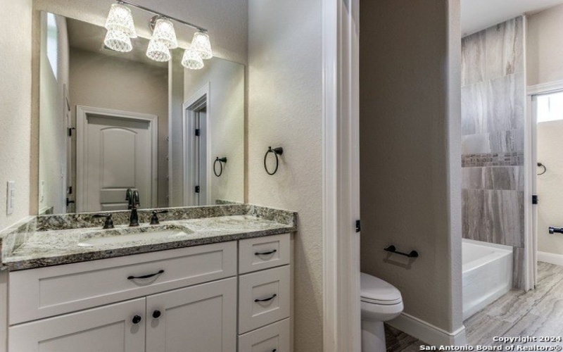 929 MOONLIGHT DR, Canyon Lake, TX 78133-6074, 4 Habitaciones Habitaciones , ,3 BañosBaños,Residential,En Venta,929 MOONLIGHT DR,1866377