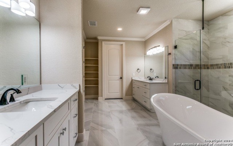 929 MOONLIGHT DR, Canyon Lake, TX 78133-6074, 4 Habitaciones Habitaciones , ,3 BañosBaños,Residential,En Venta,929 MOONLIGHT DR,1866377