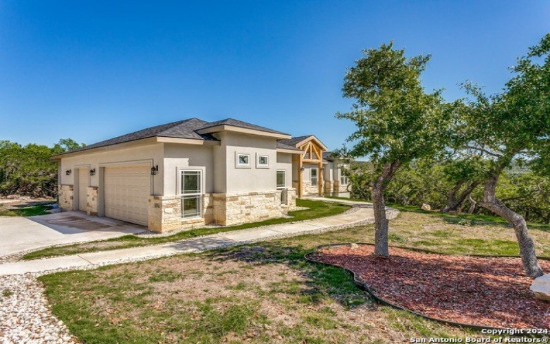 929 MOONLIGHT DR, Canyon Lake, TX 78133-6074, 4 Habitaciones Habitaciones , ,3 BañosBaños,Residential,En Venta,929 MOONLIGHT DR,1866377