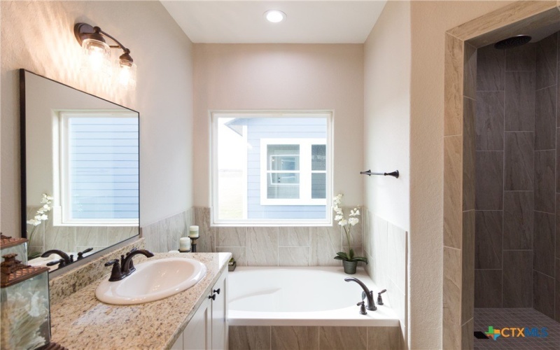 109 Lost Pines Ln, Marion, TX 78124, 4 Habitaciones Habitaciones , ,3 BañosBaños,Residential,En Venta,109 Lost Pines Ln,565253