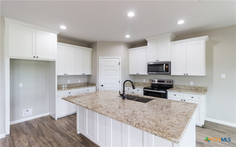 109 Lost Pines Ln, Marion, TX 78124, 4 Habitaciones Habitaciones , ,3 BañosBaños,Residential,En Venta,109 Lost Pines Ln,565253