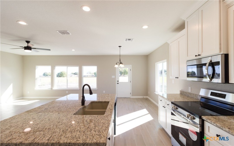 121 Lost Pines Lane, Marion, TX 78124, 3 Habitaciones Habitaciones , ,2 BañosBaños,Residential,En Venta,121 Lost Pines Lane,565289