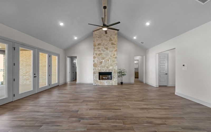 195 Coalson Crossing, Azle, TX 76020, 4 Bedrooms Bedrooms, ,2 BathroomsBathrooms,Residential,For Sale,195 Coalson Crossing,20724913