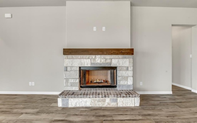 360 Big Bend Trail, Valley View, TX 76272, 4 Bedrooms Bedrooms, ,3 BathroomsBathrooms,Residential,For Sale,360 Big Bend Trail,20744607