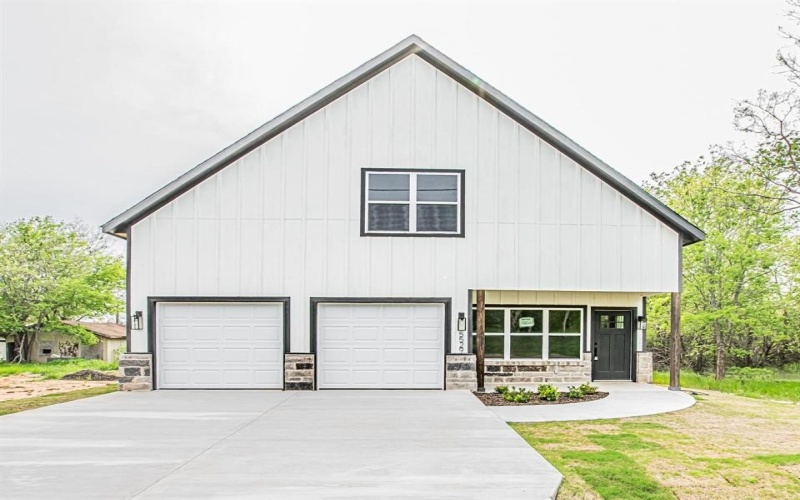 5529 Mercedes Circle, Granbury, TX 76048, 3 Bedrooms Bedrooms, ,2 BathroomsBathrooms,Residential,For Sale,5529 Mercedes Circle,20825886
