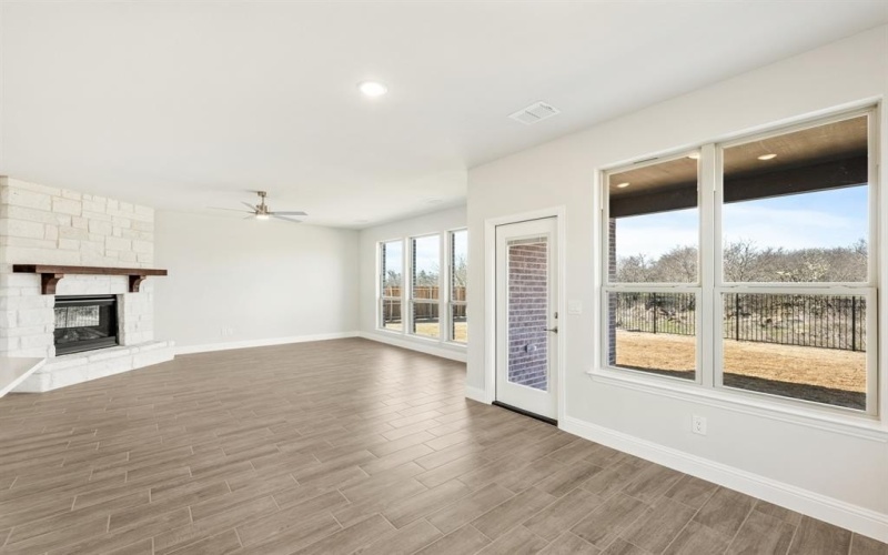 184 Creekside Drive, Sanger, TX 76266, 5 Bedrooms Bedrooms, ,3 BathroomsBathrooms,Residential,For Sale,184 Creekside Drive,20820270