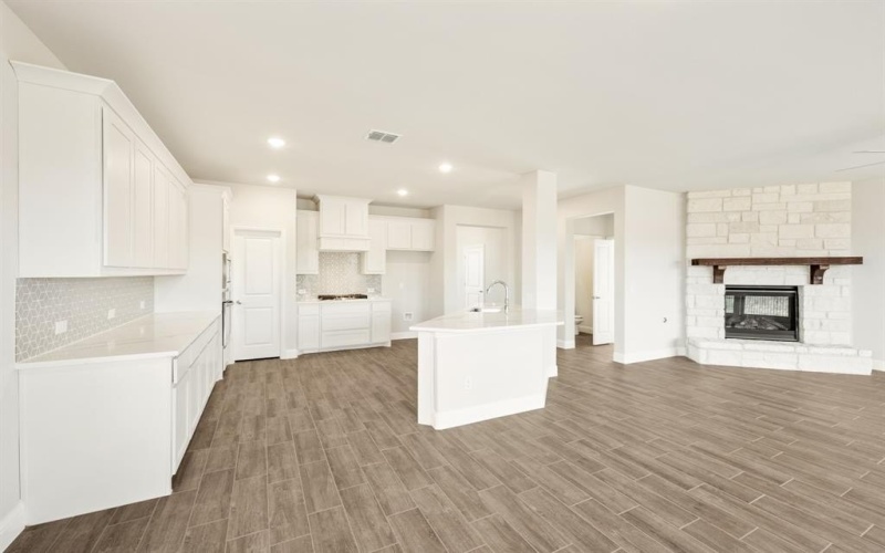 184 Creekside Drive, Sanger, TX 76266, 5 Bedrooms Bedrooms, ,3 BathroomsBathrooms,Residential,For Sale,184 Creekside Drive,20820270