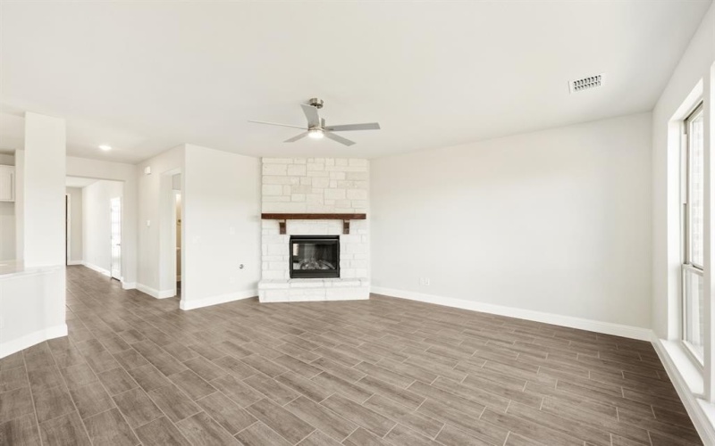 184 Creekside Drive, Sanger, TX 76266, 5 Bedrooms Bedrooms, ,3 BathroomsBathrooms,Residential,For Sale,184 Creekside Drive,20820270