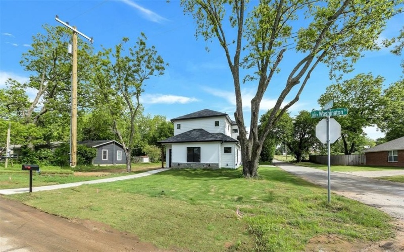 2901 W Washington Street, Denison, TX 75020, 4 Bedrooms Bedrooms, ,3 BathroomsBathrooms,Residential,For Sale,2901 W Washington Street,20814057