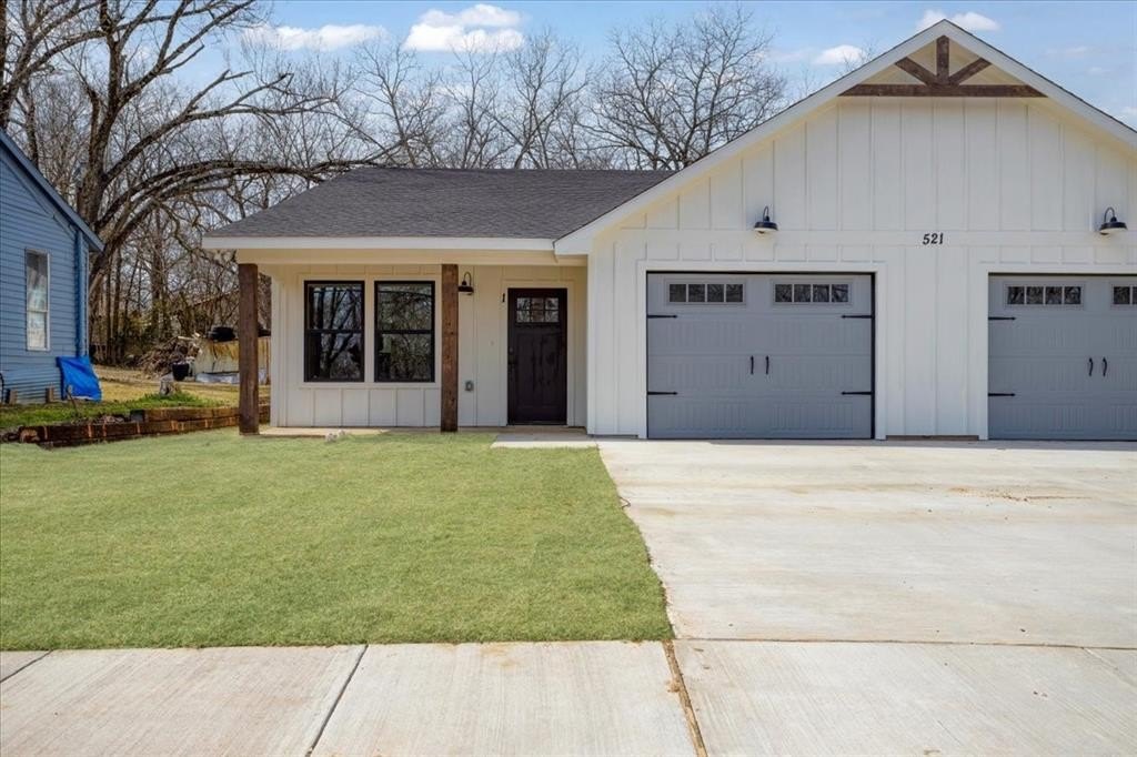521 Gates Street #A, Bonham, TX 75418, 3 Habitaciones Habitaciones , ,2 BañosBaños,Residential,En Venta,521 Gates Street,20871456