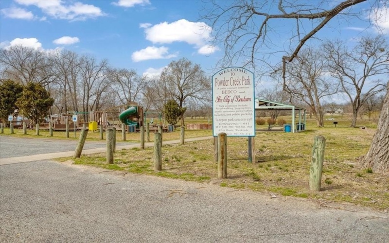 521 Gates Street #B, Bonham, TX 75418, 3 Habitaciones Habitaciones , ,2 BañosBaños,Residential,En Venta,521 Gates Street,20861211