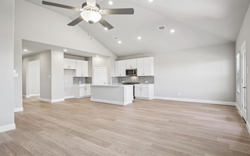 9353 Lone Maverick Drive, Fort Worth, TX 76036, 4 Bedrooms Bedrooms, ,2 BathroomsBathrooms,Residential,For Sale,9353 Lone Maverick Drive,20871180