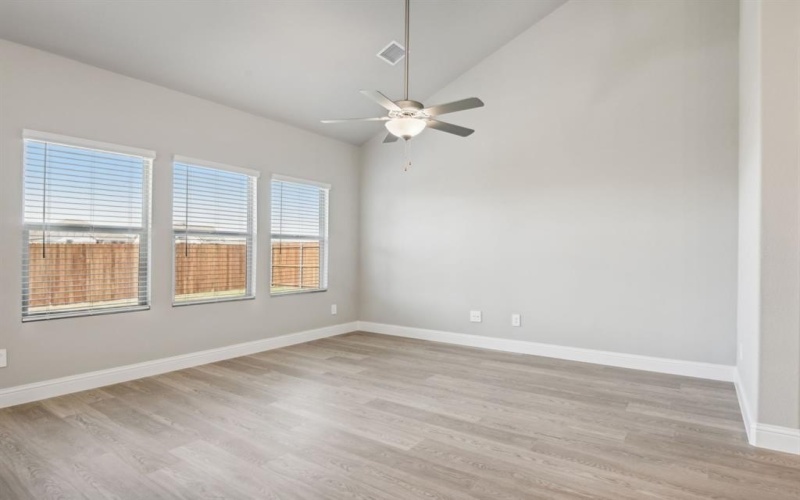 9353 Lone Maverick Drive, Fort Worth, TX 76036, 4 Bedrooms Bedrooms, ,2 BathroomsBathrooms,Residential,For Sale,9353 Lone Maverick Drive,20871180