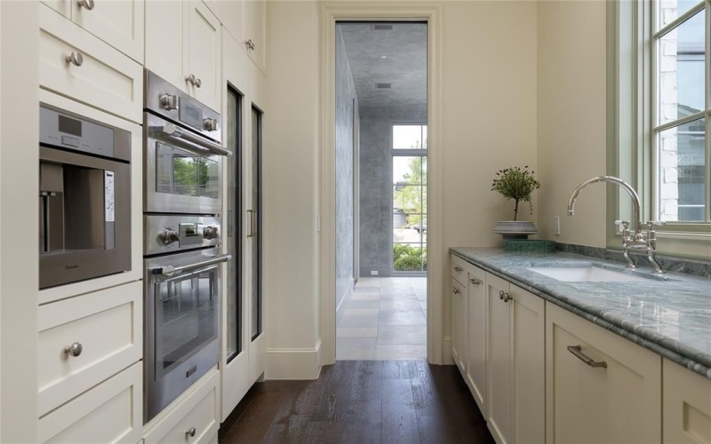 5610 Lobello, Dallas, TX 75229, 5 Bedrooms Bedrooms, ,7 BathroomsBathrooms,Residential,For Sale,5610 Lobello,20920720