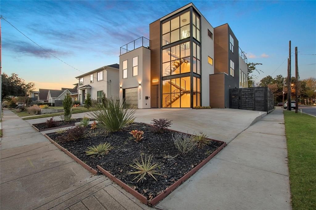 5253 Bonita Avenue, Dallas, TX 75206, 5 Bedrooms Bedrooms, ,6 BathroomsBathrooms,Residential,For Sale,5253 Bonita Avenue,20921037