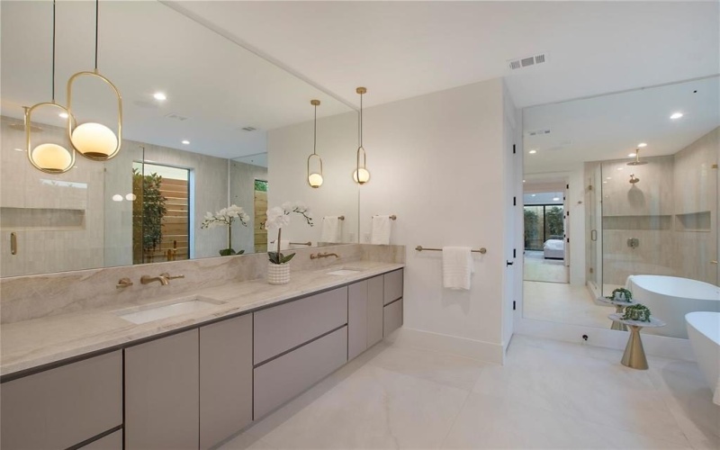 5253 Bonita Avenue, Dallas, TX 75206, 5 Bedrooms Bedrooms, ,6 BathroomsBathrooms,Residential,For Sale,5253 Bonita Avenue,20921037