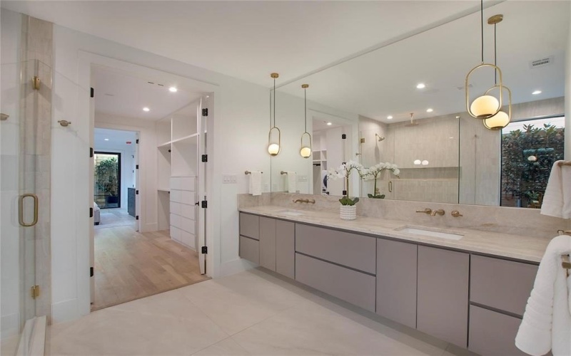 5253 Bonita Avenue, Dallas, TX 75206, 5 Bedrooms Bedrooms, ,6 BathroomsBathrooms,Residential,For Sale,5253 Bonita Avenue,20921037