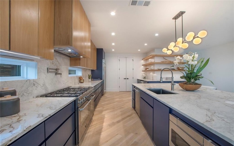 5253 Bonita Avenue, Dallas, TX 75206, 5 Bedrooms Bedrooms, ,6 BathroomsBathrooms,Residential,For Sale,5253 Bonita Avenue,20921037