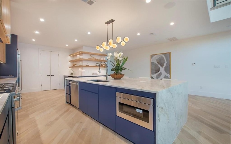5253 Bonita Avenue, Dallas, TX 75206, 5 Bedrooms Bedrooms, ,6 BathroomsBathrooms,Residential,For Sale,5253 Bonita Avenue,20921037