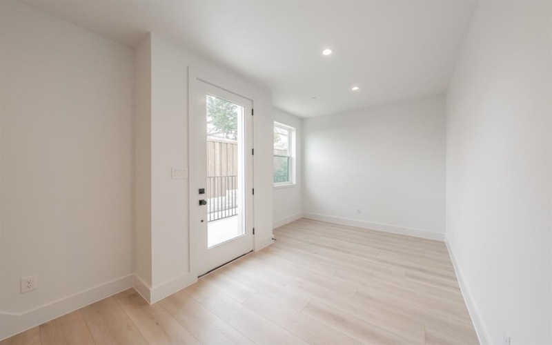 2166 Lovedale Avenue #101, Dallas, TX 75235, 2 Bedrooms Bedrooms, ,2 BathroomsBathrooms,Residential,For Sale,2166 Lovedale Avenue,20919777