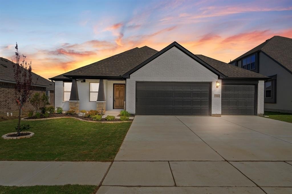 1944 Nightfall Drive, Venus, TX 76084, 3 Habitaciones Habitaciones , ,2 BañosBaños,Residential,En Venta,1944 Nightfall Drive,20899251