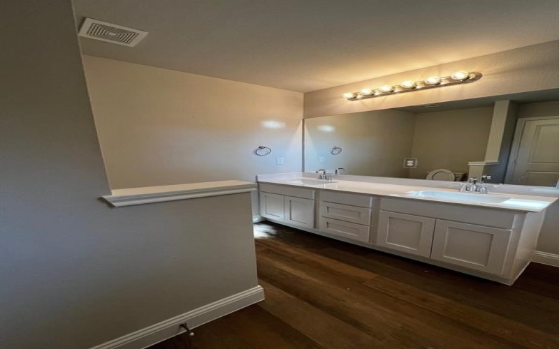 7935 Hull Avenue, Dallas, TX 75216, 4 Habitaciones Habitaciones , ,2 BañosBaños,Residential,En Venta,7935 Hull Avenue,20924557