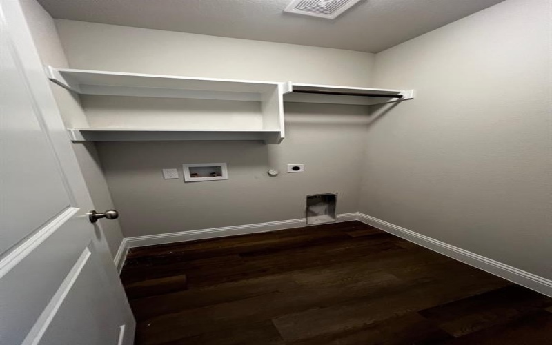 7935 Hull Avenue, Dallas, TX 75216, 4 Habitaciones Habitaciones , ,2 BañosBaños,Residential,En Venta,7935 Hull Avenue,20924557