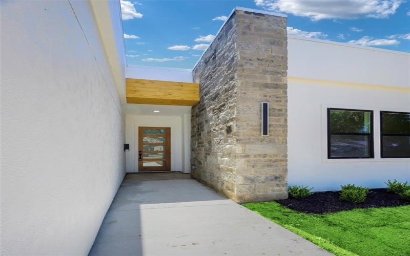 3900 De Maggio Avenue, Dallas, TX 75210, 4 Bedrooms Bedrooms, ,2 BathroomsBathrooms,Residential,For Sale,3900 De Maggio Avenue,20929406