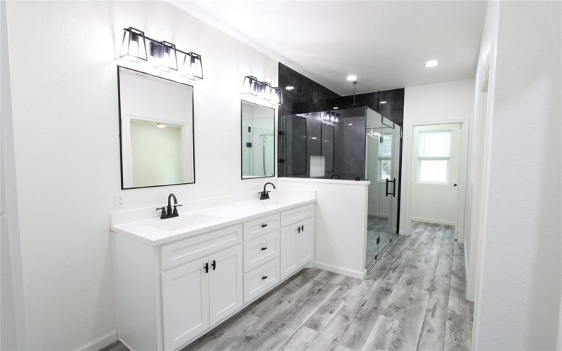 842 White Oak Drive, Woodway, TX 76712, 3 Bedrooms Bedrooms, ,2 BathroomsBathrooms,Residential,For Sale,842 White Oak Drive,0,20934051