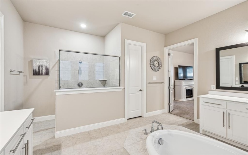 810 Brenda Drive, Mansfield, TX 76063, 4 Bedrooms Bedrooms, ,3 BathroomsBathrooms,Residential,For Sale,810 Brenda Drive,20933174