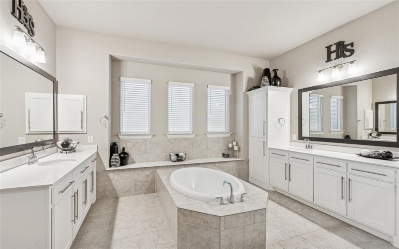 810 Brenda Drive, Mansfield, TX 76063, 4 Bedrooms Bedrooms, ,3 BathroomsBathrooms,Residential,For Sale,810 Brenda Drive,20933174