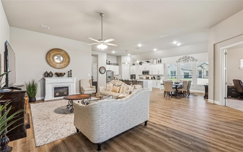 810 Brenda Drive, Mansfield, TX 76063, 4 Bedrooms Bedrooms, ,3 BathroomsBathrooms,Residential,For Sale,810 Brenda Drive,20933174