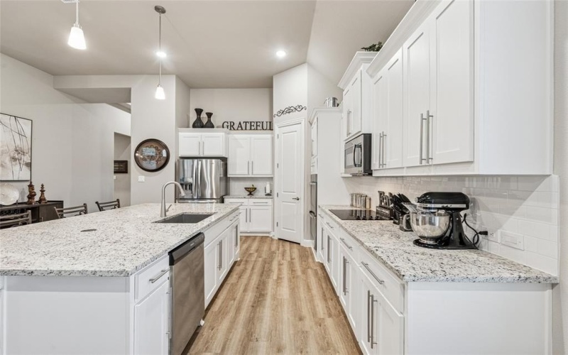 810 Brenda Drive, Mansfield, TX 76063, 4 Bedrooms Bedrooms, ,3 BathroomsBathrooms,Residential,For Sale,810 Brenda Drive,20933174